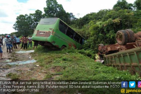 Ngeri, Bus Angkut Puluhan Siswa SD Kecelakaan Maut - JPNN.COM