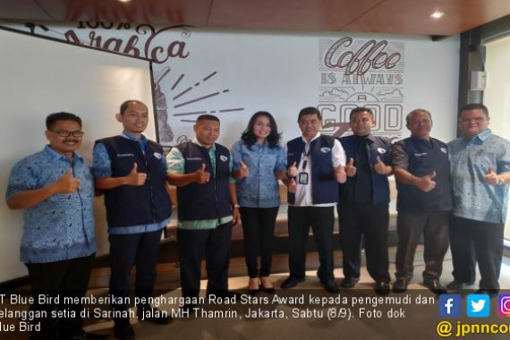 Blue Bird Beri Penghargaan Road Stars Award - JPNN.COM