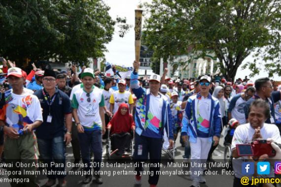 Menpora Bawa Obor Asian Para Games Keliling Kota Ternate - JPNN.COM