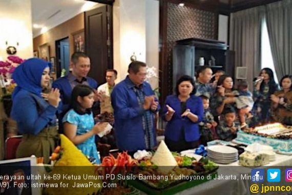 SBY dan PD Bertambah Usia, Perayaannya Cuma Tumpengan & Doa - JPNN.COM