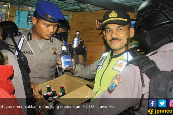 Polisi Amankan Ratusan Botol Miras - JPNN.COM