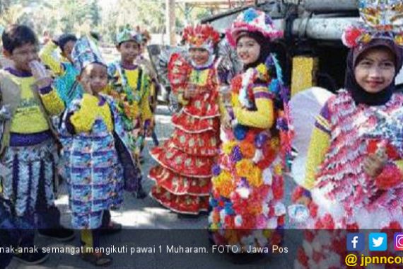 Pawai Salawat dengan Kostum Menarik - JPNN.COM