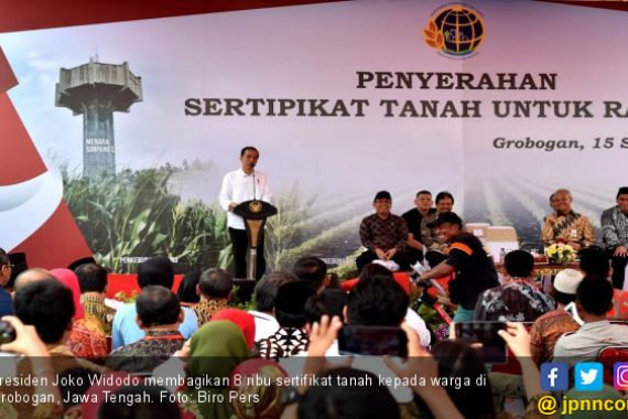 Jokowi Bagikan 8 Ribu Sertifikat Tanah di Grobogan - JPNN.COM