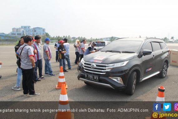 Mengenal Tiga Teknik Pengereman Mobil - JPNN.COM