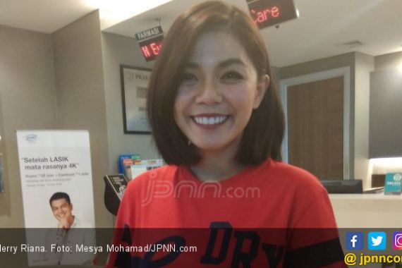 Setelah 25 Tahun, Merry Riana Bisa Melihat Sempurna - JPNN.COM