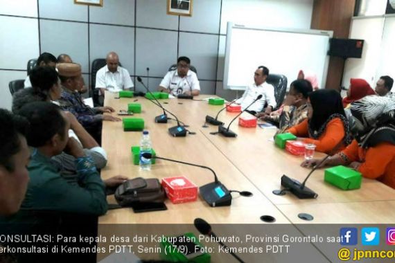 Saran Kemendes bagi Kades agar Nyaman Kelola Dana Desa - JPNN.COM