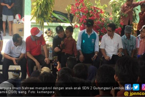 Begini Cara Menpora Semangati Anak-anak di Lombok - JPNN.COM