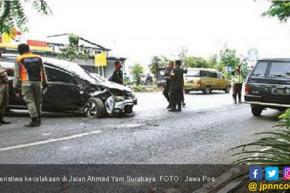 Hati-Hati Berkendara di Jl Ahmad Yani Surabaya - JPNN.COM
