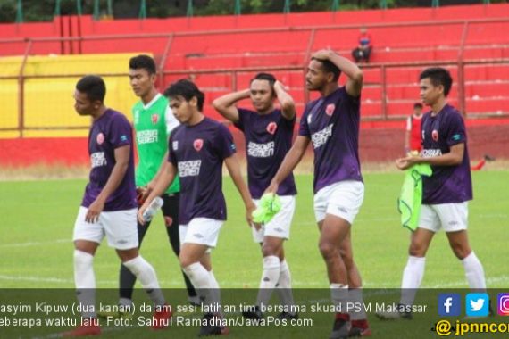 Hasyim Kipuw Dipastikan Absen Lawan Sriwijaya FC - JPNN.COM