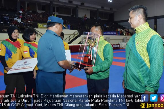 Mabesad Juara Umum Kejurnas Karate Piala Panglima TNI 2018 - JPNN.COM