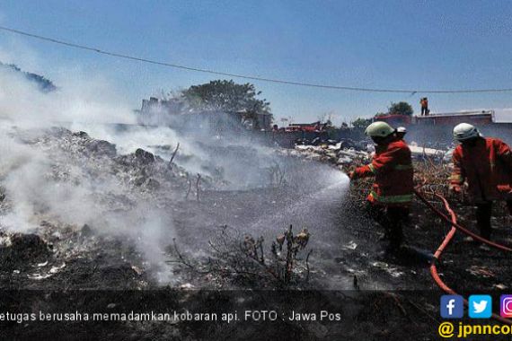 Dua Kebakaran di Lokasi dan Waktu yang Berdekatan - JPNN.COM