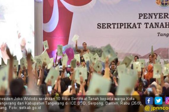 Jokowi Serahkan 10 Ribu Sertifikat Tanah di Tangerang - JPNN.COM