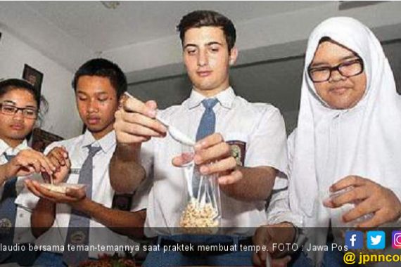 Begini Jika Pelajar Italia Membuat Tempe - JPNN.COM