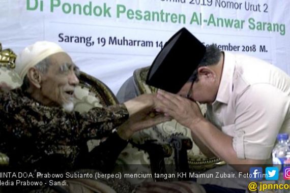 Ucapan Dukacita Prabowo Mendengar Kabar Mbah Moen Meninggal Dunia - JPNN.COM