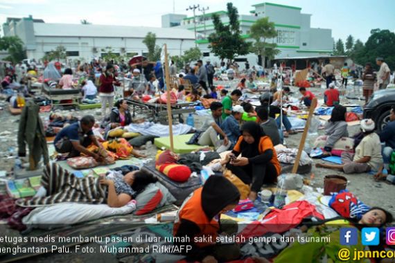 Dokter Keliling Prabowo - Sandi Bantu Korban Gempa di Palu - JPNN.COM