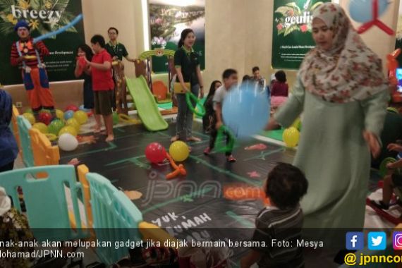 Larang Anak Main Gadget tapi Ortu kok Tergila-gila Medsos - JPNN.COM