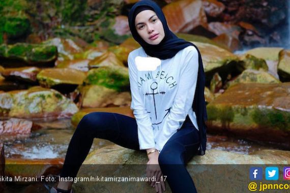 Foto Pakai Wig, Nikita Mirzani Kangen Lepas Hijab? - JPNN.COM