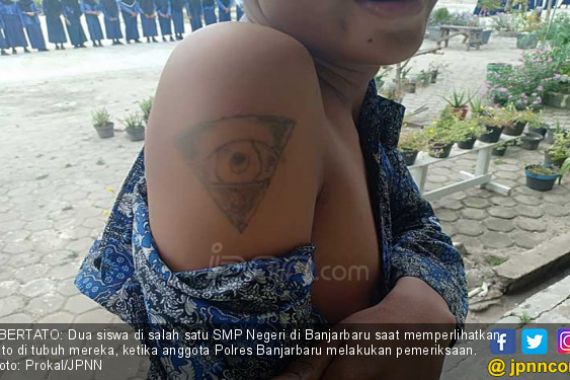 Siswa SMP Bertato, Siswi Sayat Tangan Bak Pencandu Narkoba - JPNN.COM