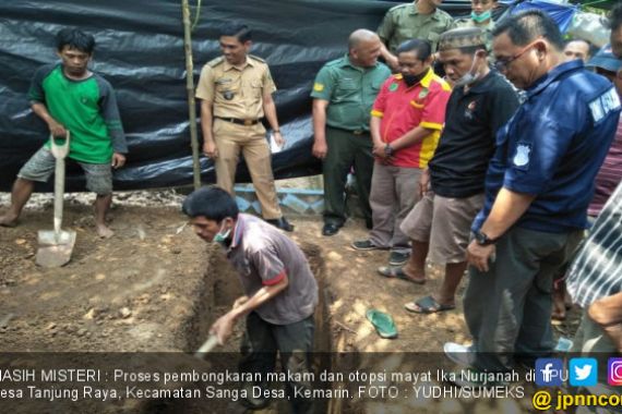 Makam Ika Nurjanah Dibongkar, Jasadnya Diautopsi Tim DVI - JPNN.COM