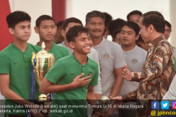 Jamu Timnas U-16, Jokowi Berpesan soal Gaya Hidup - JPNN.COM