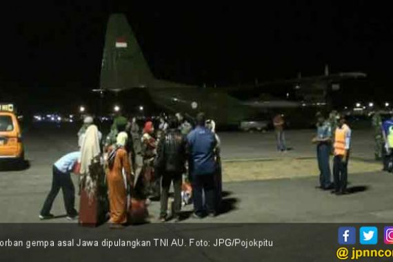 Pesawat Hercules Bolak-Balik Palu Angkut Korban Gempa - JPNN.COM
