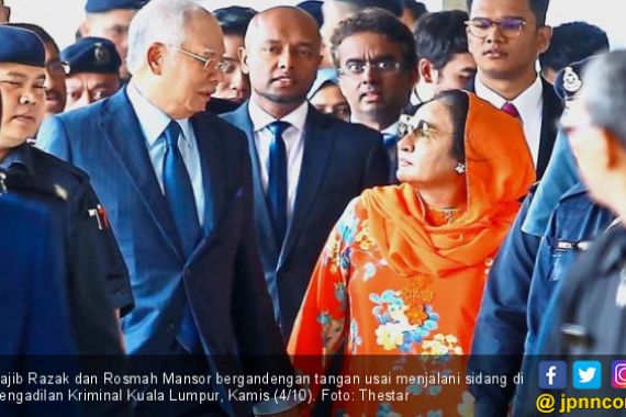 Digarap Berbarengan, Najib dan Rosmah Mesra di Pengadilan - JPNN.COM