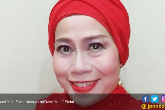 Keren, Putra Dewi Yull Ajari Jokowi Bahasa Isyarat - JPNN.COM