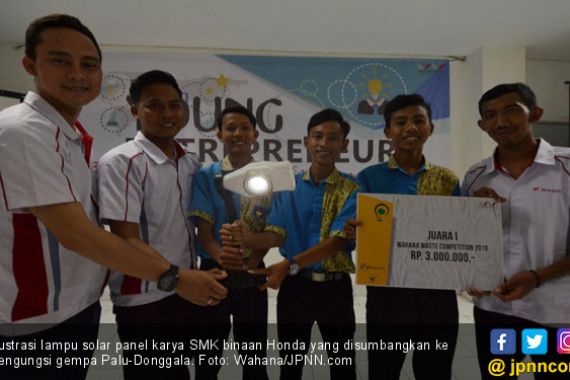 Lampu Solar Panel SMK Binaan Honda Bantu Terangi Palu - JPNN.COM