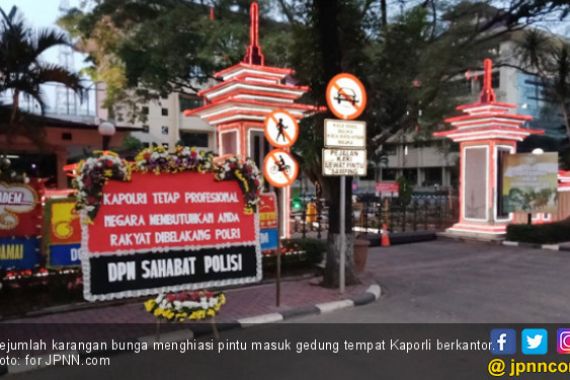 Sahabat Polisi Kirim Karangan Bunga Untuk Kapolri - JPNN.COM