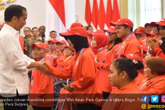 Alhamdulillah, Jokowi Serahkan Langsung Bonus Atlet APG - JPNN.COM
