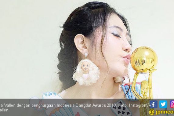 Penyebab Via Vallen Menangis di Indonesia Dangdut Awards - JPNN.COM