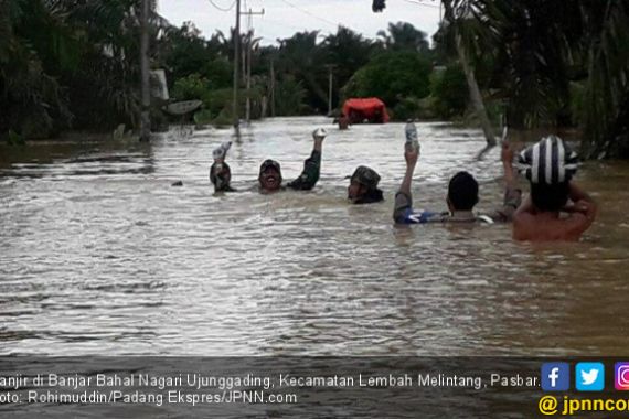 Diterjang Banjir dan Longsor, Jorong Lubuk Gobing Terisolasi - JPNN.COM