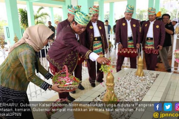 Pak Gubernur Menangis di Makam Pangeran Antasari - JPNN.COM