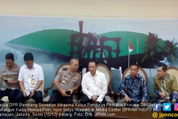 Ketua DPR: Peluru Nyasar Menembus Ruangan Anggota DPR - JPNN.COM