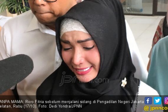 Sidang PK Ditunda, Roro Fitria: Hati Kecil Saya Kecewa - JPNN.COM
