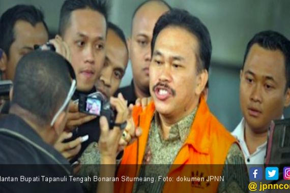 Hakim PN Medan Tolak Praperadilan Mantan Bupati Tapteng - JPNN.COM