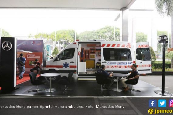 Mercedes Benz Pamer Sprinter Versi Ambulans di Hospital Expo - JPNN.COM