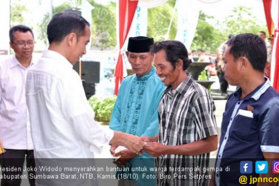 Serahkan Bantuan Dana Gempa, Jokowi Saksikan Pencairannya - JPNN.COM