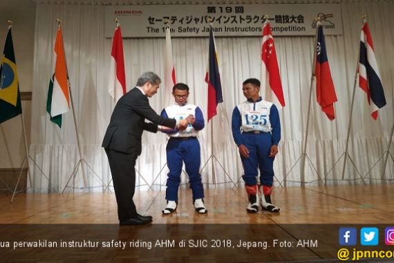 Instruktur Safety Riding AHM Sapu Bersih Juara SJIC 2018 - JPNN.COM