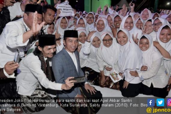 Kebanggaan Presiden Jokowi akan Kiai dan Santri - JPNN.COM