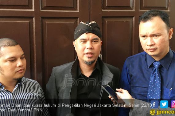 Fadli Zon Absen, Sidang Ahmad Dhani Kembali Ditunda - JPNN.COM