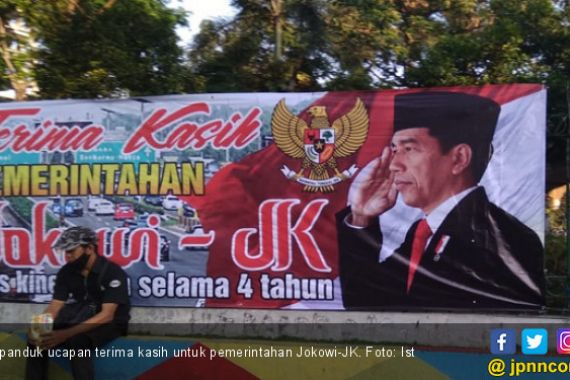 Spanduk Ucapan Terima Kasih pada Jokowi Tersebar di Jalan - JPNN.COM