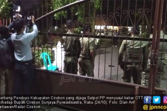 KPK Gelar OTT di Cirebon, Rumah Bupati Dijaga Ketat - JPNN.COM