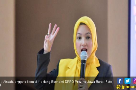 Cerdas dan Cantiknya Siti Aisyah, Anggota DPRD Jabar - JPNN.COM