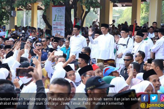 Mentan Amran Dampingi Jokowi Lepas Kirab Santri di Sidoarjo - JPNN.COM