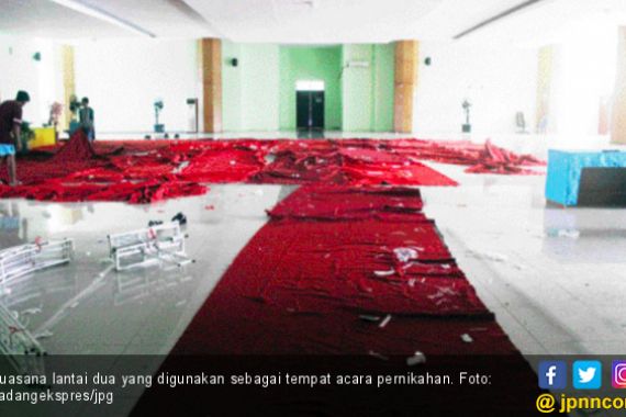 Warga Protes, Ada Pesta Nikah Pakai Organ Tunggal di Masjid - JPNN.COM