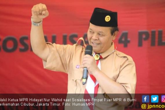 HNW Ajak Santri Pramuka Ikut Sosialisasikan Empat Pilar MPR - JPNN.COM