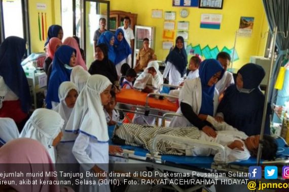 Puluhan Murid Madrasah Tumbang Usai Minum Obat Kaki Gajah - JPNN.COM