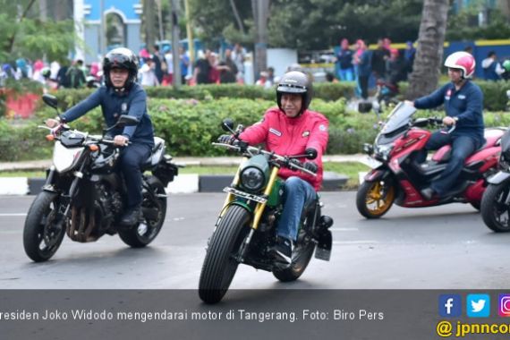 Naik Motor Keren, Jokowi Blusukan ke Pasar Anyar Tangerang - JPNN.COM