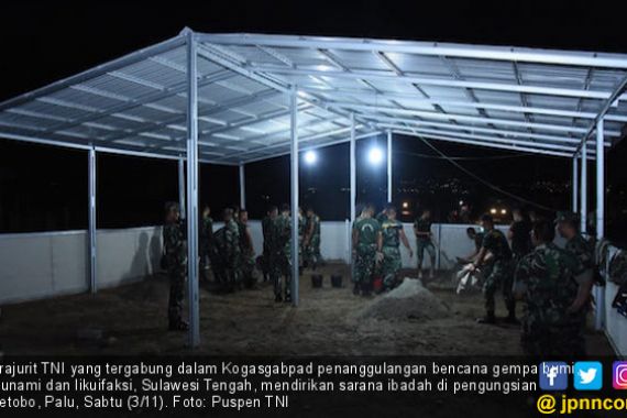 TNI Mendirikan Sarana Ibadah di Pengungsian Petobo Kota Palu - JPNN.COM